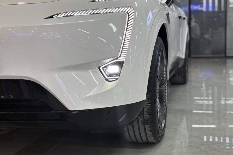 Used Avatr 11 2023 HarmonyOS Version Smart Enjoyment Upgrade Model 90-Degree Rear-Wheel Drive Edition
