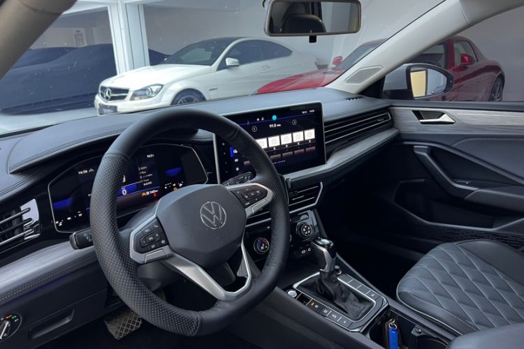 Used Volkswagen Sagitar 2023 300TSI DSG Excellence Edition Interior 9
