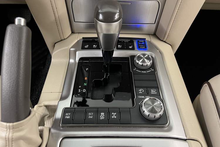 Used Toyota Land Cruiser 2018 5.7L VX-R Middle East
