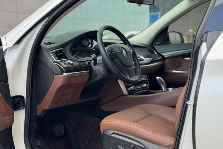 Used BMW 5 Series GT 2017 528i Leading Model
