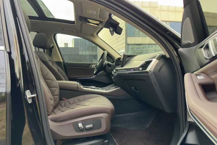 Used BMW X5 2023 xDrive 30Li Luxury M Sport Package
