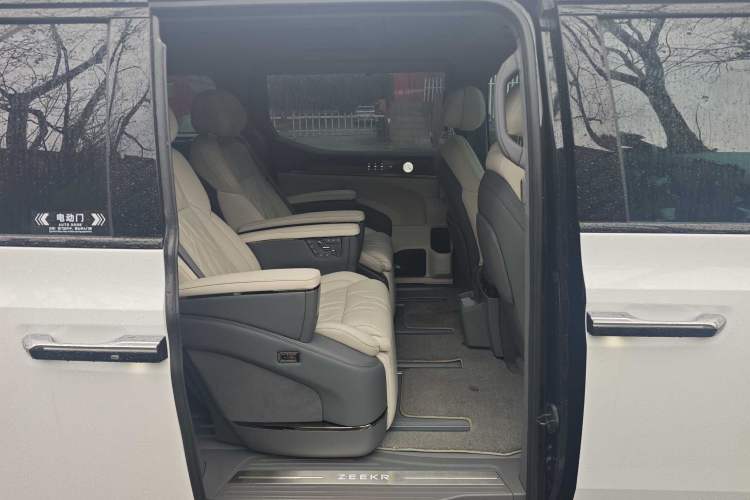 Used Zeekr 009 2024 7-Seater Aisle Version 108 kWh
