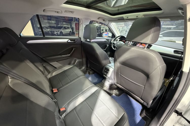 Used Volkswagen T-ROC 2021 280TSI DSG Two-Wheel Drive Comfort Connect Edition Interior 12