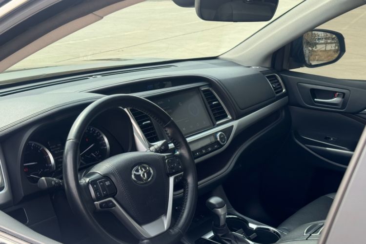 Used Toyota Highlander 2018 2.0T Four-Wheel Drive Prestige Version 7 Seats China VI Standard
