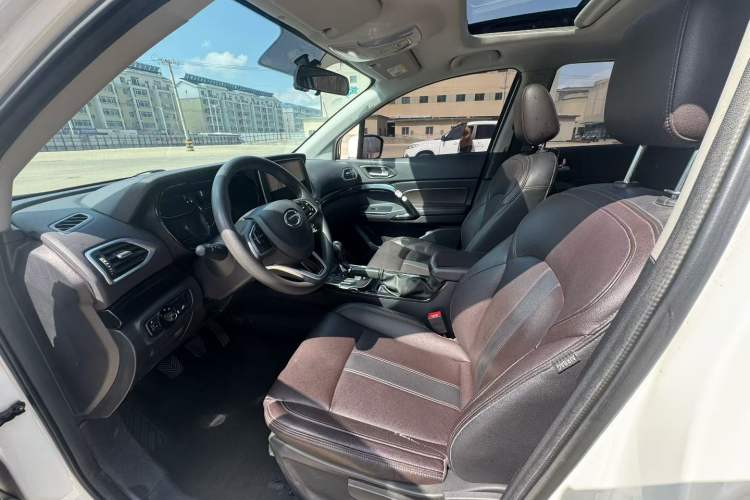 Used GAC Trumpchi GS4 2018 235T Manual Two-Wheel Drive Elite Edition Interior 1