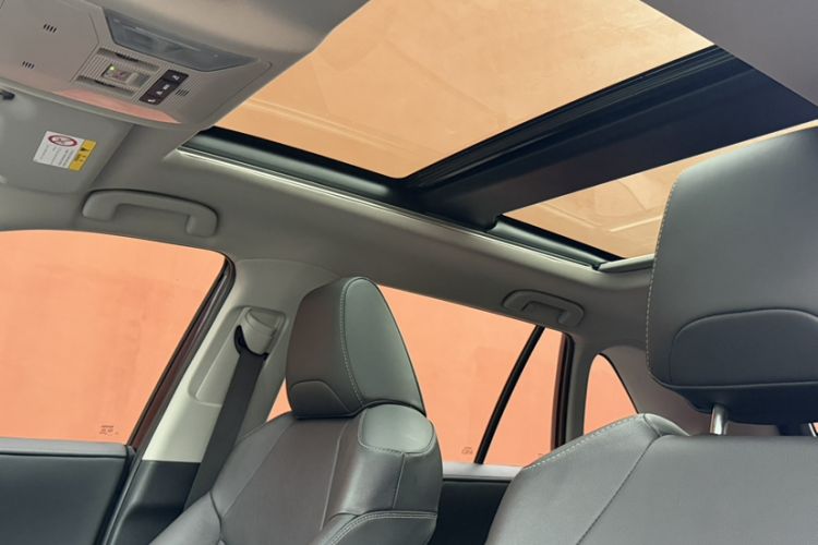 Used Toyota RAV4 2023 Dual-Engine 2.5L E-CVT Two-Wheel Drive Elite Plus Edition
