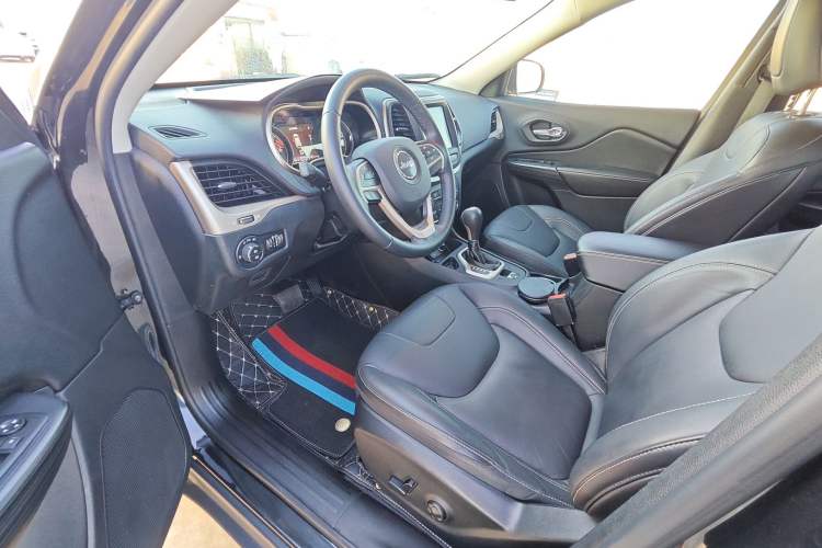 Used Jeep Cherokee 2016 2.0L Superior Edition