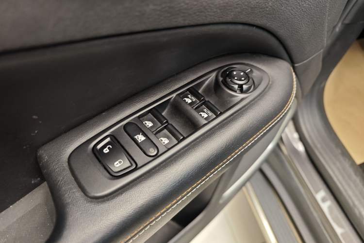 Used Jeep Compass 2017 200T Automatic Family Edition
