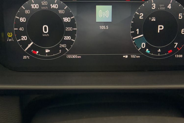 Used Land Rover Discovery 2024 360 PS Dynamic SE Odometer Close Up