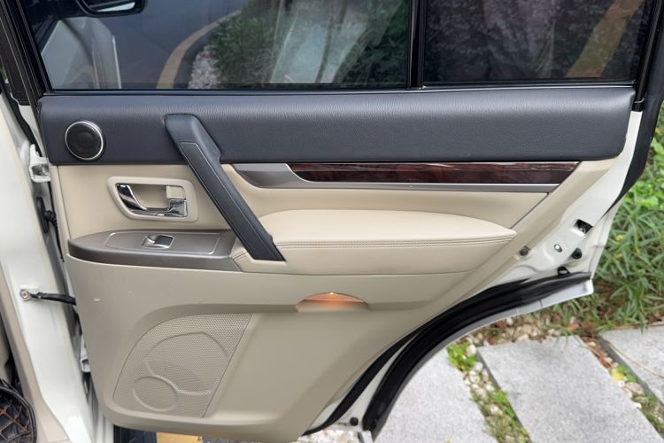 Used Mitsubishi Pajero 2017 V97 3.8L 5-Door GLS Model with Sunroof – Middle East