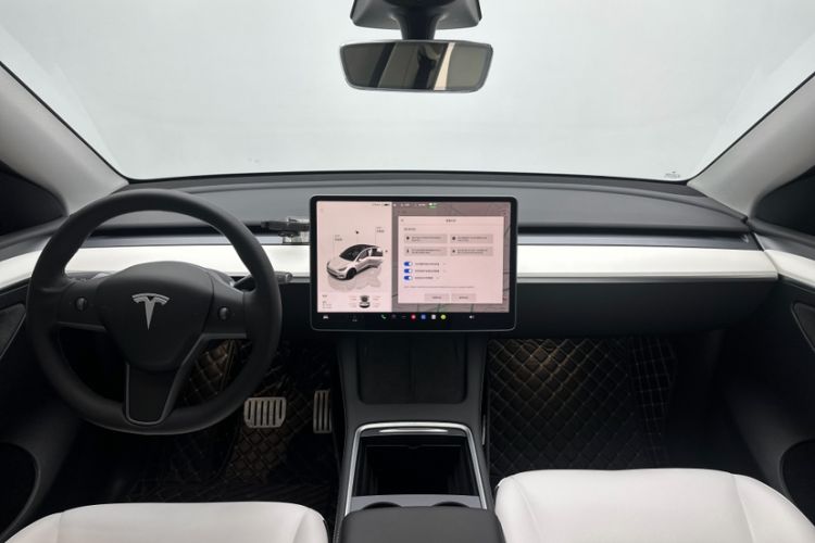 Used Tesla Model Y 2021 Performance High-Performance All-Wheel-Drive Version Interior 3