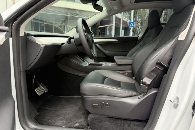 Used Tesla Model Y 2023 High-Performance All-Wheel-Drive Version