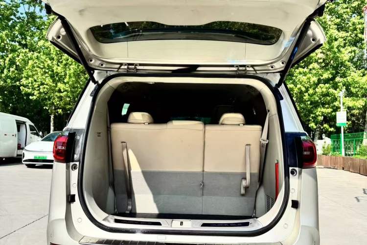 Used Buick GL8 2023 ES Lu Zun Comfort Model Interior 4