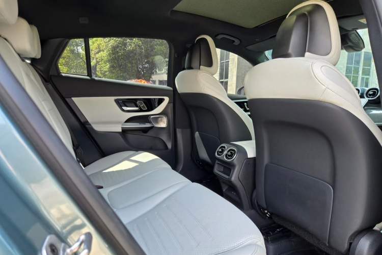 Used Mercedes-Benz GLC Coupe 2025 GLC 260 4MATIC Coupe SUV Interior 4