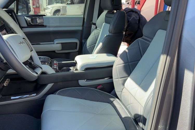 Used Formula Leopard Leopard 5 2023 Navigator Edition