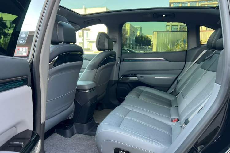 Used Zeekr 7X 2025 100 kWh Long-Range Rear-Wheel Drive with Intelligent Driving Features