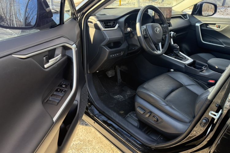 Used Toyota Wildlander 2023 2.0L CVT Two-Wheel Drive Luxury PLUS Edition
