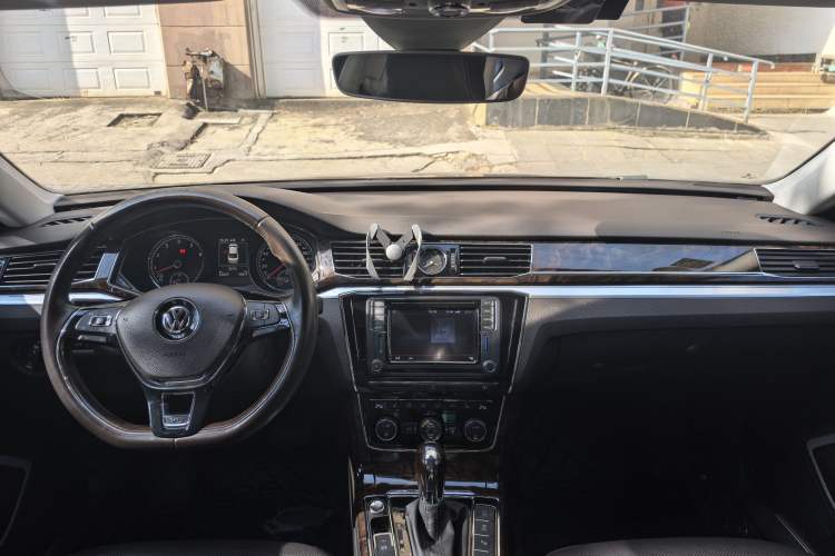 Used Volkswagen Passat 2016 3.0L V6 DSG Flagship Edition Interior 4