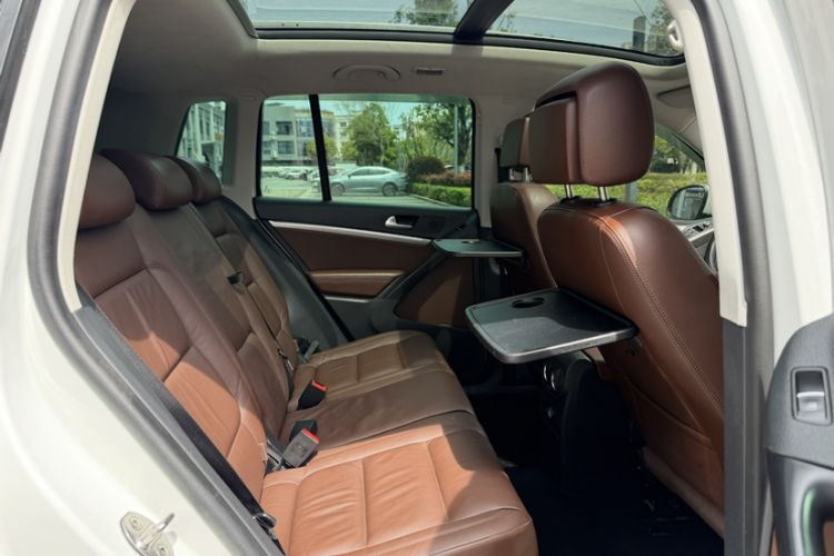 Used Volkswagen Tiguan 2015 2.0 TSI Comfort Edition Interior 1