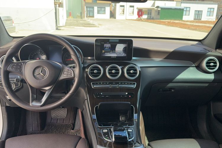 Used Mercedes-Benz GLC 2019 Facelift GLC 260 L 4MATIC Luxury Model

