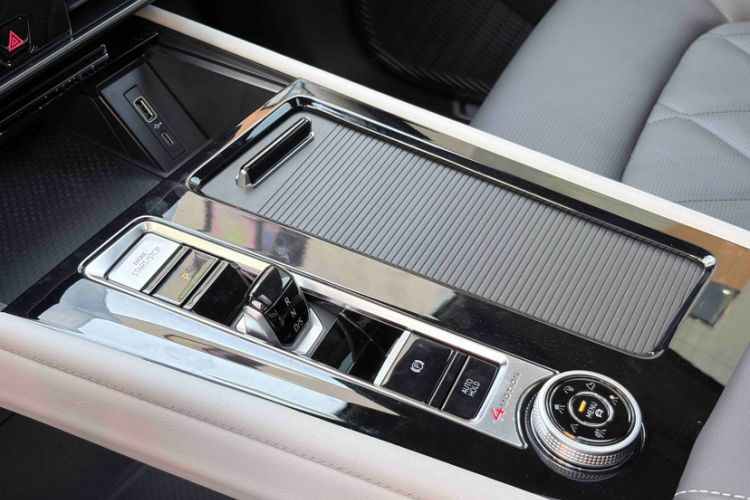 Used Volkswagen Teramont 2024 380TSI All-Wheel Drive Longyao Edition Gear Lever