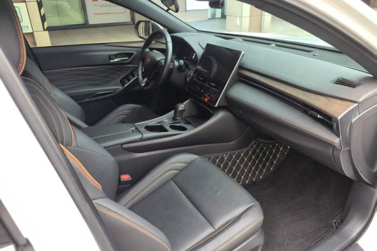 Used Toyota Avalon 2024 2.0L Luxury Edition Interior 4