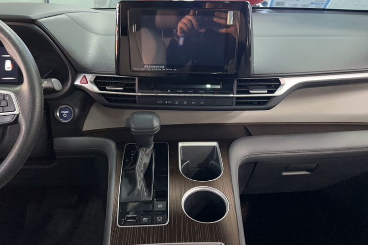 Used Toyota SIENNA 2023 2.5L Hybrid Comfort Edition Gear Lever