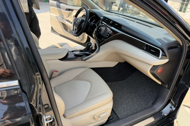 Used Toyota Camry 2018 2.5G Luxury Edition
