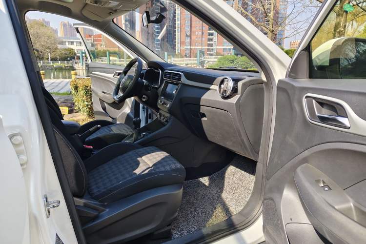 Used MG ZS 2018 1.5L Manual 65-inch Giant-Screen Sunroof Version China V Standard
