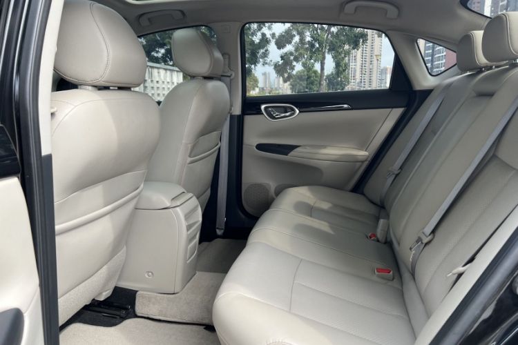 Used Nissan Sylphy 2019 1.6XV CVT Smart Connect Luxury Edition China VI Standard Interior 2