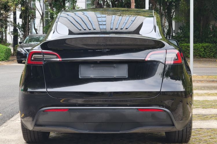 Used Tesla Model Y 2021 Long-Range All-Wheel-Drive Version 3D7
