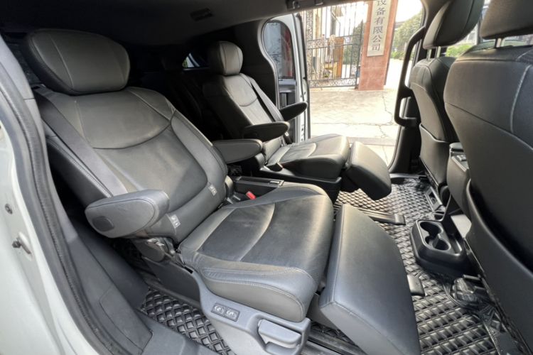 Used Toyota SIENNA 2021 2.5L Hybrid Premium Edition Interior 10