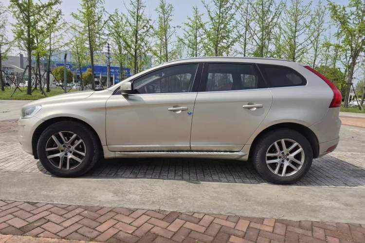 Used Volvo XC60 2017 T5 AWD Smart Upgrade Model Exterior 5