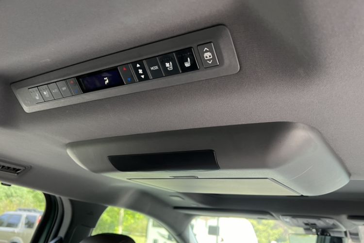 Used Toyota Sienna 2021 2.5L Hybrid Platinum Edition