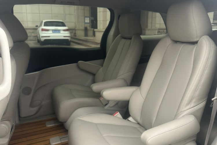 Used Buick GL8 2021 Land Cruiser Executive Class 652T Comfort Model
