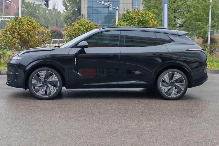 Used Lynk & Co 08 EM-P 2024 120km Long-Range Plus
