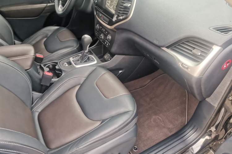 Used Jeep Cherokee 2016 2.4L Leading Edition