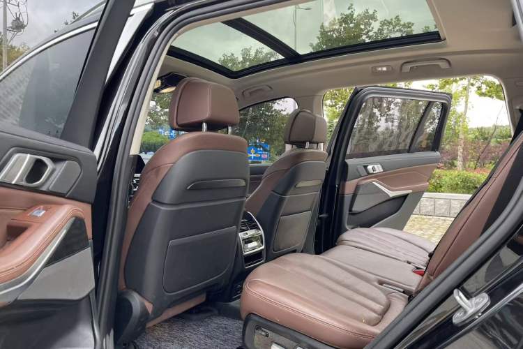 Used BMW X7 2019 xDrive40i Luxury Package with Leading Features