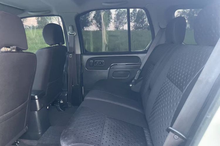 Used Nissan Paladin 2013 2.4L Two-Wheel Drive Standard Version China IV Standard
