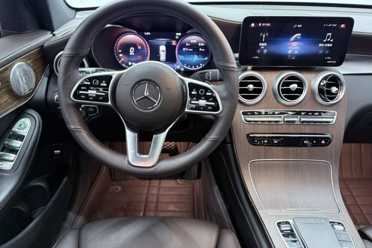 Used Mercedes-Benz GLC 2021 GLC 300 L 4MATIC Dynamic Model Interior 2