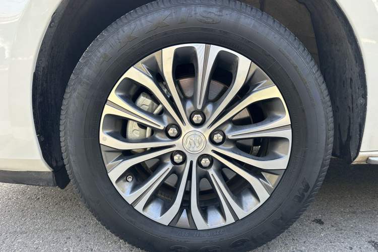 Used Buick GL8 2023 Land Executive Class Smart Enjoyment Model
