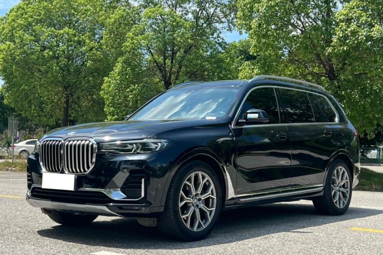 Used BMW X7 2022 xDrive40i Luxury Package with Leading Features