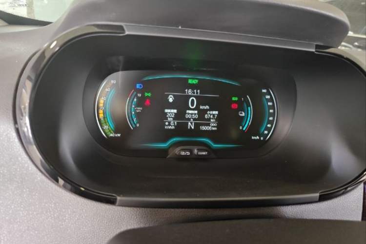 Used Chery QQ Little Ant 2022 Sweet Pink Edition Half-Sugar Version Lithium Iron Phosphate 30 kW 301 km Odometer Close Up