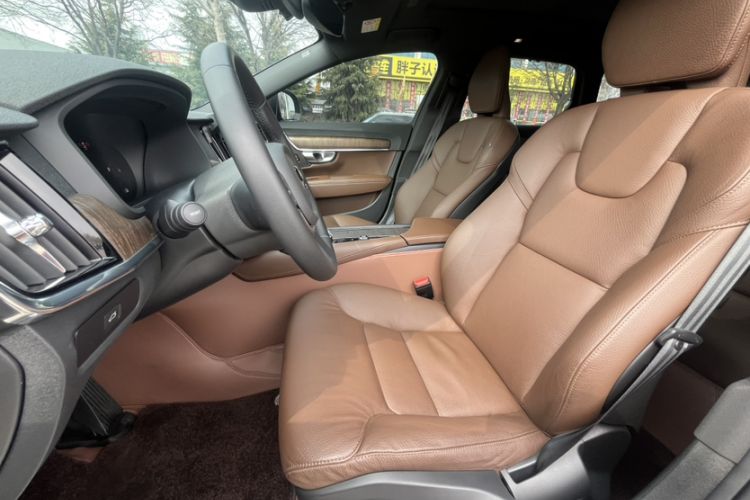 Used Volvo V90 2024 Cross Country B5 AWD Smart Range Edition
