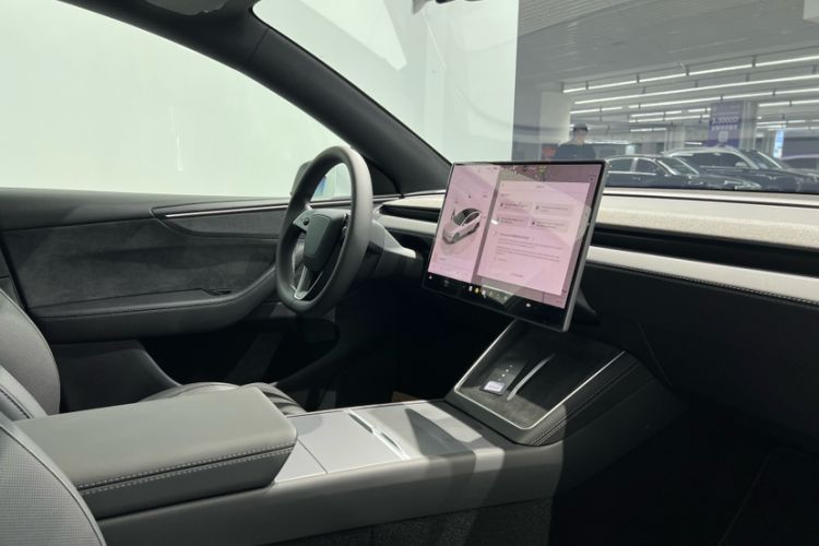 Used Tesla Model Y L 2025 Model Long-Range All-Wheel-Drive Version