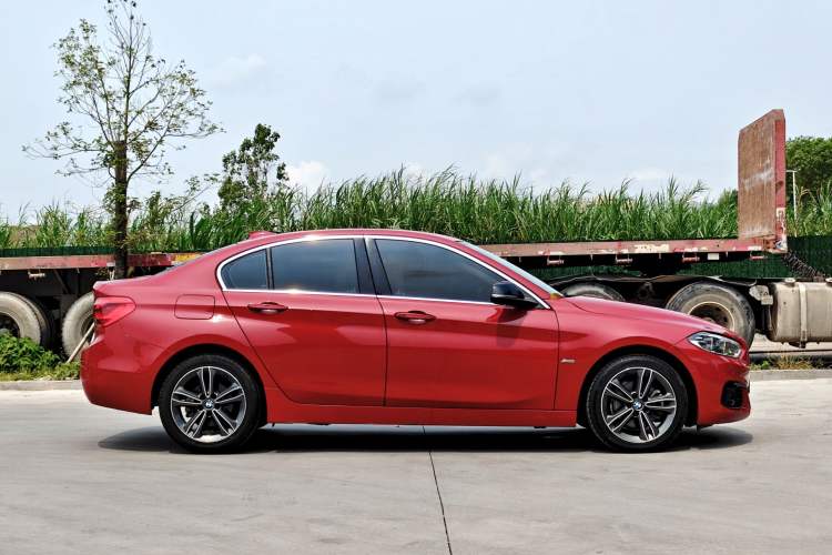 Used BMW 1 Series 2018 118i Sport Edition Exterior 3