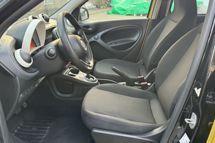 Used smart forfour 2016 1.0L 52 kW Dynamic Edition
