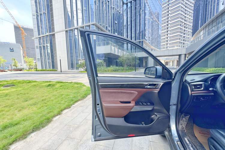 Used GAC Trumpchi GS8 2017 320T Two-Wheel Drive Luxury Smart Connectivity Version (7 Seats)