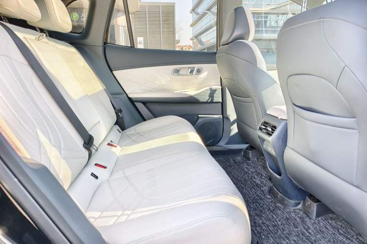 Used Geely Galaxy Xingjian 7 EM-i 2025 120km Exploration+ Version Interior 5