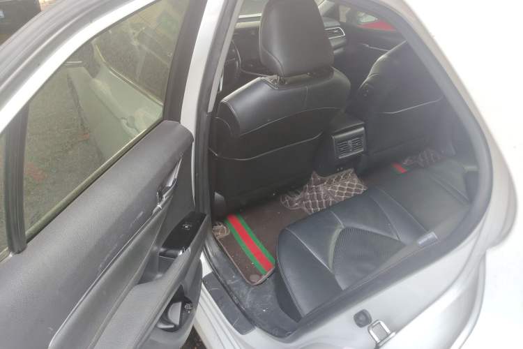 Used Toyota Camry 2018 2.0E Leading Edition